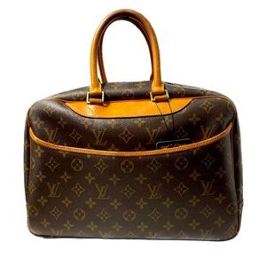 Authentic Beautiful LV Deauville (I kinda hope she doesn’t sell 😘)